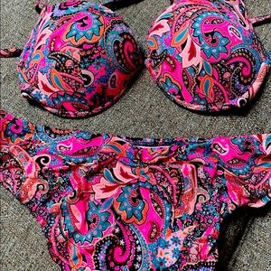 Super cute bikini set. Push up bra and scrunchy butt bottoms from Target